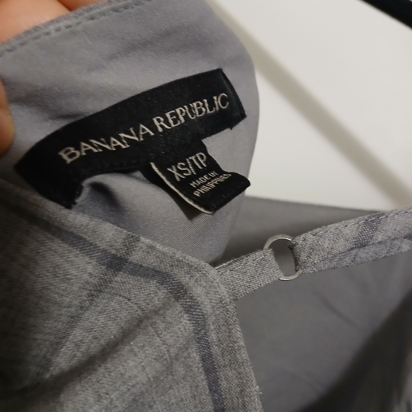 Banana Republic Gray Checkered Top - Picture 3 of 3